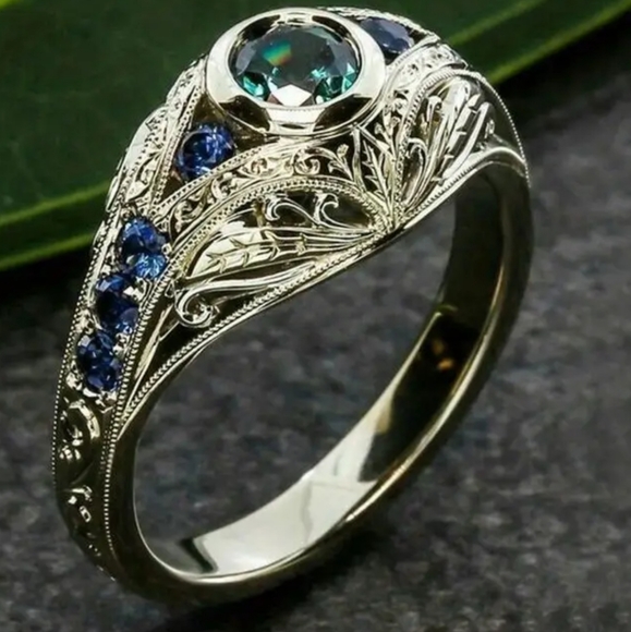 Very Pretty Filagre Ring - Picture 3 of 6
